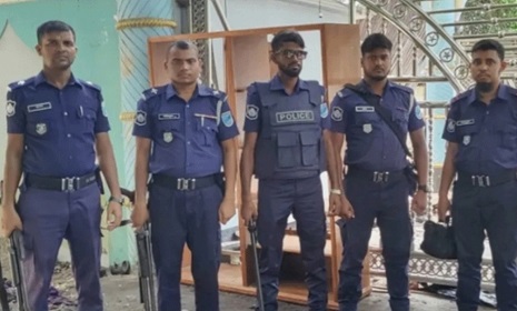 নুরাল পাগলের দরবারের সামনে পুলিশ মোতায়েন, ৩৫০০ জনের নামে মামলা