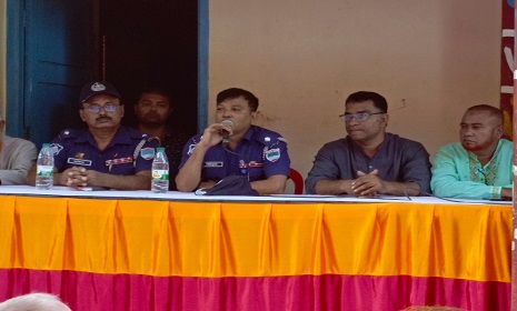 রাজনৈতিক দলের নেতৃবৃন্দ এবং পুলিশ প্রশাসনের সহযোগিতায় উলা গ্রামে শান্তি সমাবেশ