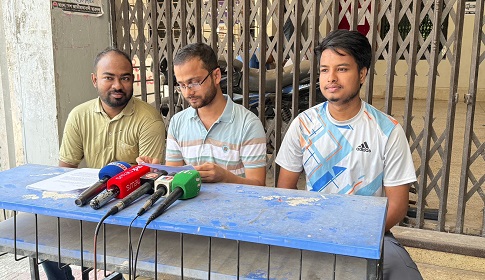 সার্টিফিকেট উত্তোলনের কাগজপত্র আটকে রাখার অভিযোগে বিশ্ববিদ্যালয় শিক্ষার্থীর সংবাদ সম্মেলন