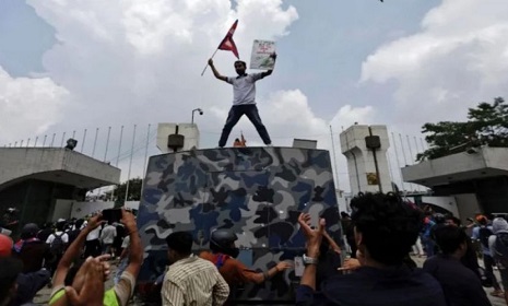 নেপালে কারফিউ ভেঙে ফের রাজপথে তরুণরা
