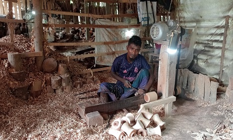 যশোরে কাঠের কুটির শিল্পে ভাগ্য বদল, মাসে আয় কোটি টাকা