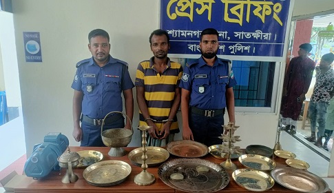 শ্যামনগরে মন্দির থেকে চুরি হওয়া সরঞ্জাম উদ্ধার, চোর আটক
