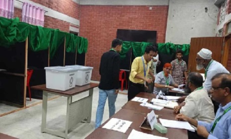 জাকসু নির্বাচনে ভোটগ্রহণ চলছে