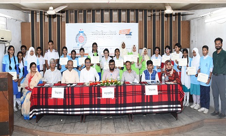 যশোরে সমকাল-বিএফএফ বিতর্ক উৎসবে চ্যাম্পিয়ন সরকারি বালিকা বিদ্যালয়
