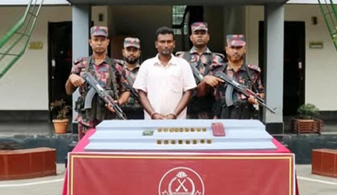 তিন কোটি টাকার সোনার বারসহ যুবক আটক