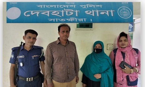 দেবহাটায় অনৈতিক কাজের অভিযোগে শিক্ষক ও আয়া আটক