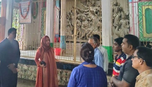 গোয়ালন্দে পূজা মন্ডপ পরিদর্শনে জেলা প্রশাসক