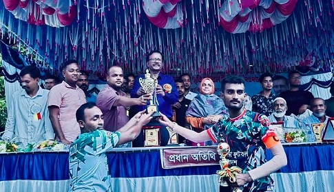 ঈশ্বরদীর সাহাপুরে  নেফাউর রহমান রাজু স্মৃতি ফুটবল টুর্নামেন্টের ফাইনাল খেলা অনুষ্ঠিত