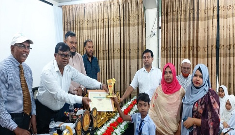 ঈশ্বরদীতে সংবর্ধনা পেলেন ৬৮ কৃতি শিক্ষার্থী