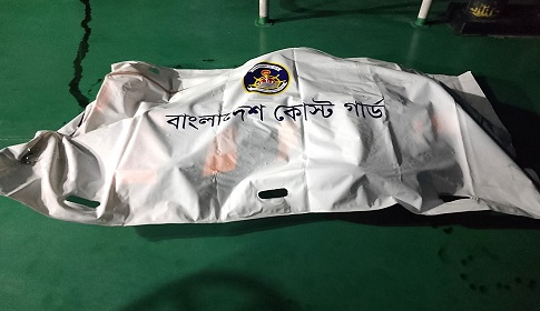 সুন্দরবনে নদী থেকে উদ্ধার পর্যটকের মরদেহ পরিবারের কাছে হস্তান্তর 