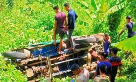 সাজেকে চাঁদের গাড়ি খাদে পড়ে খুবি ছাত্রী নিহত, আহত ১২