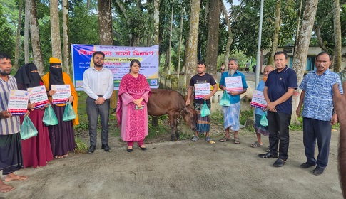মাদারীপুরে ৬টি অসচ্ছল দরিদ্র পরিবারকে ৬টি গাভী বিতরণ