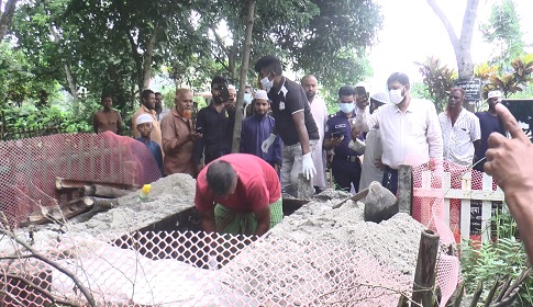 মাদারীপুরে দেড়মাস পর কবর থেকে ঠিকাদারের লাশ উত্তোলন