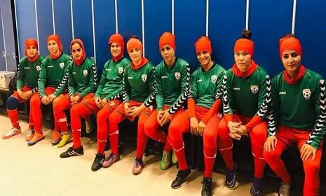 যুক্তরাষ্ট্রে থাকা আফগান নারী ফুটবলারদের প্রশিক্ষণ ক্যাম্পে সুযোগ দিল না ফিফা