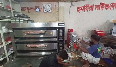 মহম্মদপুরে লাইভ বেকারী করে সফল মসিউর রহমান