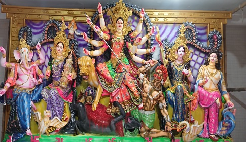 রাজবাড়ীতে দুর্গাপূজার প্রস্তুতিতে শেষ মুহূর্তের ব্যস্ততা