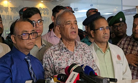 দগ্ধ ফায়ার সার্ভিস কর্মীদের সহযোগিতার আশ্বাস স্বরাষ্ট্র উপদেষ্টার