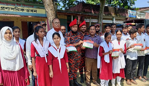 জামালপুরে ইজ্জাতুননেছা উচ্চ বিদ্যালয়ে অগ্নি নির্বাপণ মহড়া