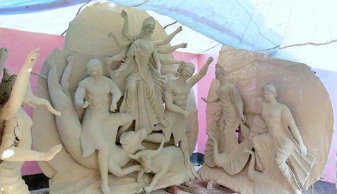 ব্যস্ত কুমোরটলির প্রতিমাশিল্পীরা, চলছে পূজার আয়োজন