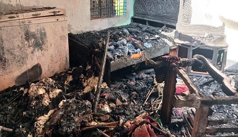 কালুখালীতে আধিপত্য বিস্তারকে কেন্দ্র করে হামলা ভাঙচুর অগ্নিসংযোগ 