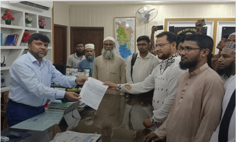 সাতক্ষীরায় পত্রিকায় প্রকাশিত রিপোর্টের প্রতিবাদে স্মারকলিপি প্রদান