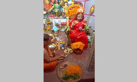 ধামরাইয়ে কুমারী পূজা অনুষ্ঠিত
