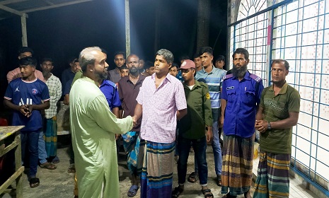 সালথায় গণঅধিকার পরিষদ নেতা ফারুক ফকিরের পূজা মন্ডপ পরিদর্শণ