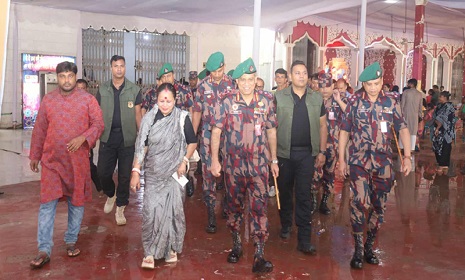 ঢাকেশ্বরী ও রমনা কালী মন্দির পরিদর্শন করলেন বিজিবি মহাপরিচালক