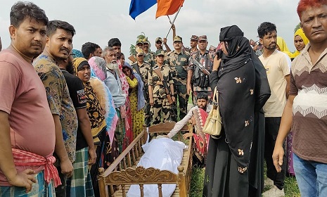 যশোর সীমান্তে পতাকা বৈঠকের মাধ্যমে ভারতীয় নাগরিকের লাশ দেখল বাংলাদেশি স্বজনরা
