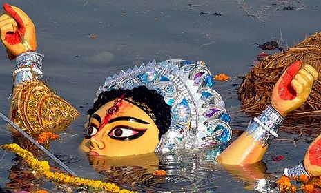 চোখের জলে প্রতিমা বিসর্জন, শেষ হলো শারদীয় দুর্গোৎসব