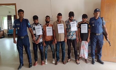 রাজৈরের আমগ্রামে ঢাকা-বরিশাল মহাসড়কে ১৩ ডাকাত গ্রেফতার 