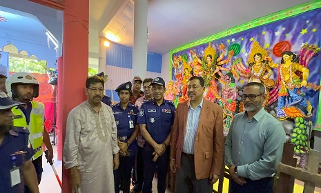 ‘সাবেক শিল্পমন্ত্রীর হাতকড়া পরা ভাইরাল হওয়া ছবিটি ভুয়া’