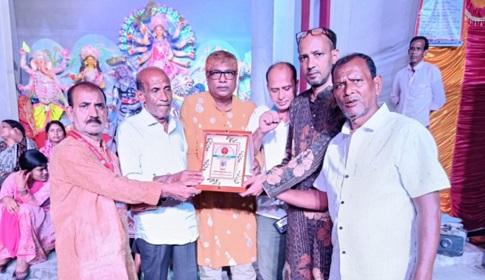 কাপাসিয়ায় মন্দির ও শ্মশান ঘাটের জমিদাতাকে সংর্বধনা 