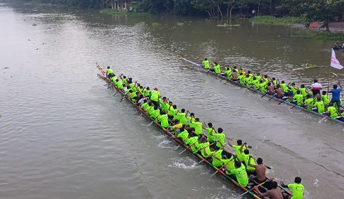 কুমার নদে গ্রামবাংলার নৌকা বাইচ প্রতিযোগিতা