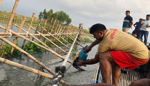চাটমোহরে আবারো ৩টি সোঁতি বাঁধ উচ্ছেদ করলেন ইউএনও