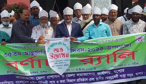 ‘বিড়াল-কুকুরের জায়গা আছে, বাবা-মায়ের নেই’