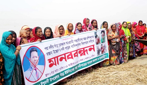 মানববন্ধনে অঝোরে কাঁদলেন গুলিবিদ্ধ ২ যুবকের স্বজনরা