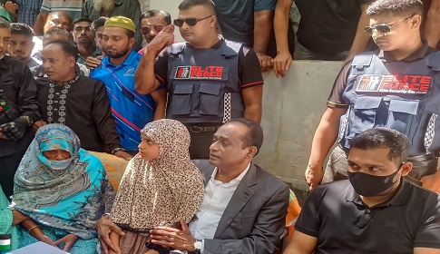 বাগেরহাটে নিহত সাংবাদিক হায়াতের পরিবারের পাশে খালেদা জিয়া ও তারেক রহমান