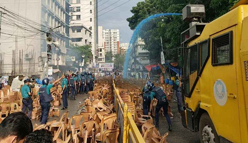 জাতীয় পার্টির সমাবেশ ঘিরে ধাওয়া-পাল্টা ধাওয়া, সাউন্ড গ্রেনেড নিক্ষেপ
