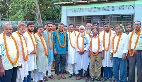 জামালপুরে ট্রাক শ্রমিক ইউনিয়নের নবগঠিত কমিটির শপথ গ্রহণ