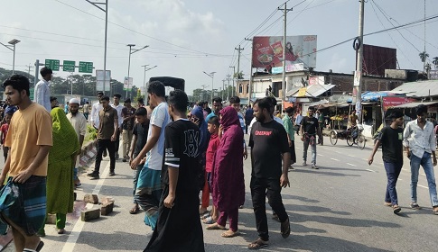 টুঙ্গিপাড়ায় বাসের ধাক্কায় স্কুলছাত্রীর মৃত্যু, সড়ক অবরোধ