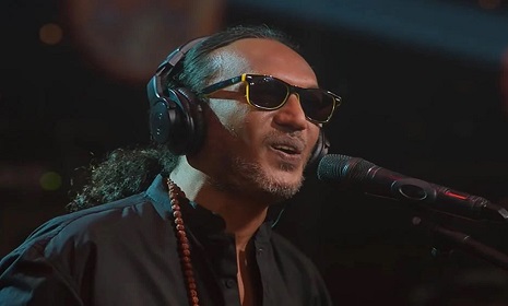 দুই কিংবদন্তির গানে কণ্ঠ দিলেন পান্থ কানাই