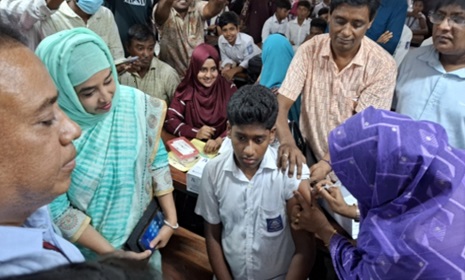 রাজবাড়ীতে টাইফয়েড টিকা প্রদান কার্যক্রমের উদ্বোধন 