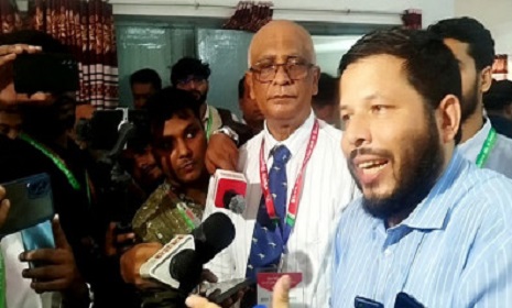 ‘তিনধাপে চেক করা হচ্ছে, কালি মুছে গেলেও জাল ভোটের সুযোগ নেই’  .