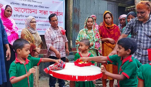 বড়দের হাত ধোয়ার কৌশল শেখালো শিশুরা