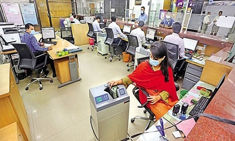 হজ কার্যক্রম নির্বিঘ্ন রাখতে আজ ব্যাংক খোলা