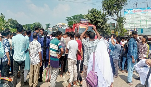 গৌরনদীতে মহাসড়ক অবরোধ করে বিক্ষোভ