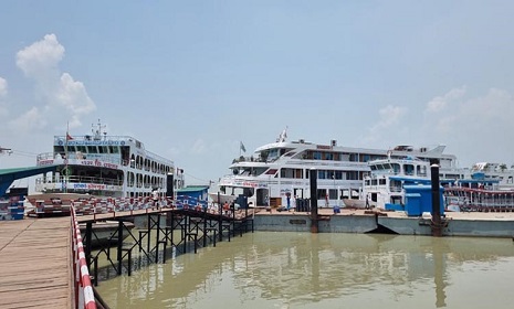 ঢাকা-চাঁদপুর নৌরুটে অব্যবস্থাপনা ও দুর্বল সেবায় ধুঁকছে লঞ্চ ব্যবসা