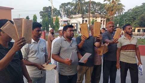 গোপালগঞ্জে দরপত্র ছিনিয়ে নেওয়ার অভিযোগ 
