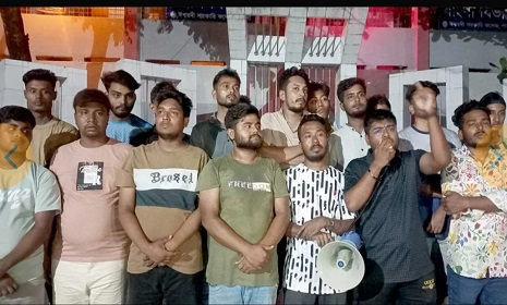 ছাত্রদলের কমিটিতে ছাত্রলীগের নেতা-কর্মী, প্রতিবাদে ঈশ্বরদীতে বিক্ষোভ